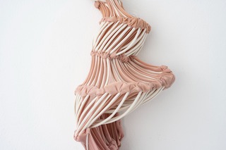 Flex III,
Dyed nylon fabric, porcelain, tied,
80 x 25 x 15 cm,
2022 

Photo: Thor Brødreskift