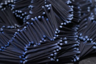 Micro II
	
Nylon fabric, blue porcelain, tied

60 x 45 x 15 cm

2022

Photo: Andreas Dyrdal