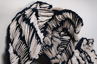 Lamella IV,
Dyed nylon fabric, porcelain, tied
100 x 60 x 25 cm,
2021
Photo Bjarte Bjørkum